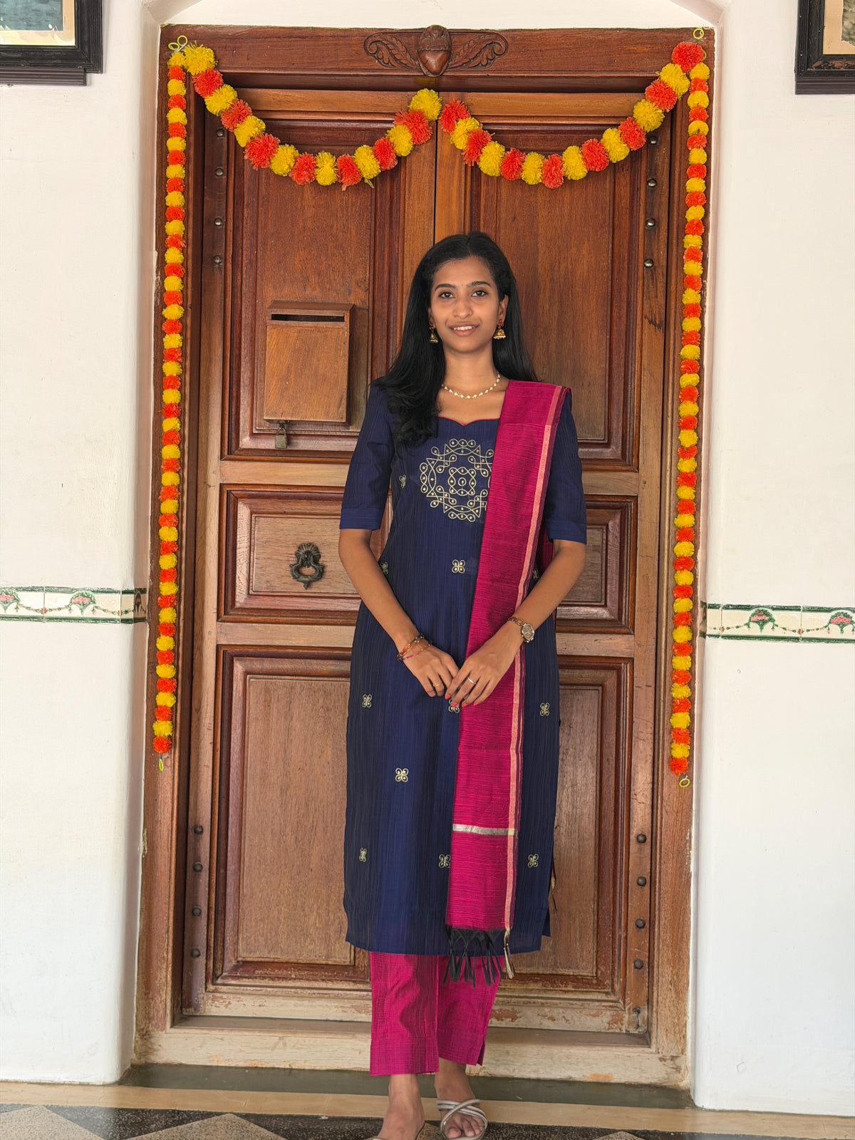 Kola Vizhi